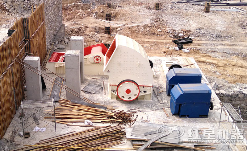 重錘式破碎機安裝現(xiàn)場