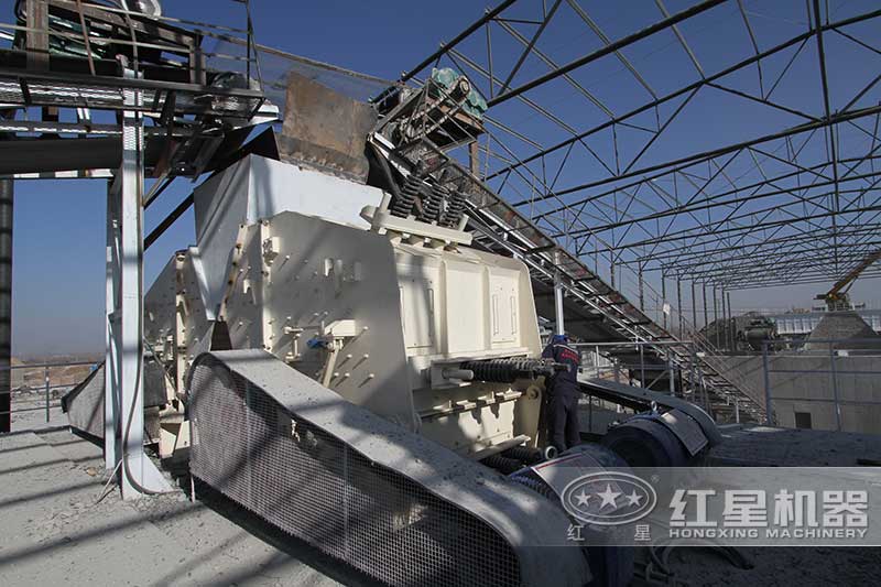 紅星為用戶設(shè)計的制砂方案采用雙臺反擊式破碎機