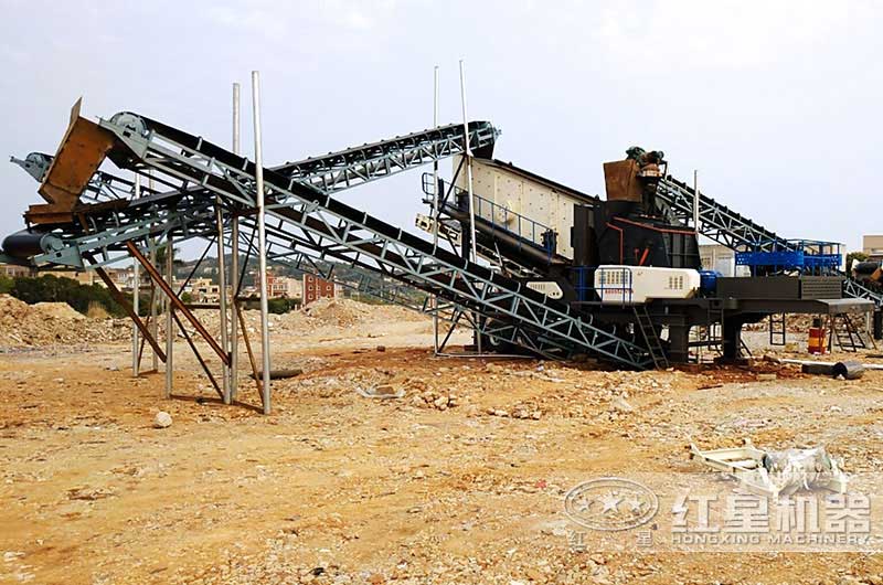 移動石子粉碎機(jī)現(xiàn)場