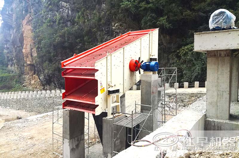 達(dá)州沙場圓振動篩安裝現(xiàn)場