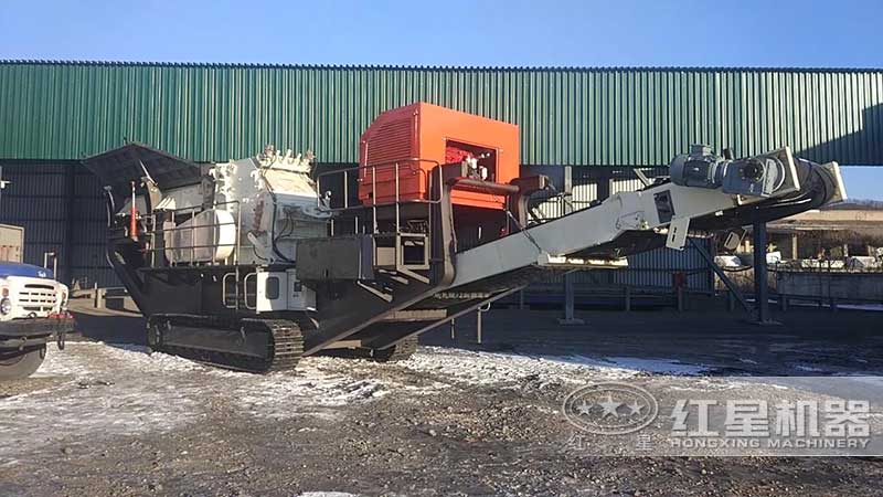 俄羅斯履帶式移動反擊破作業(yè)現(xiàn)場