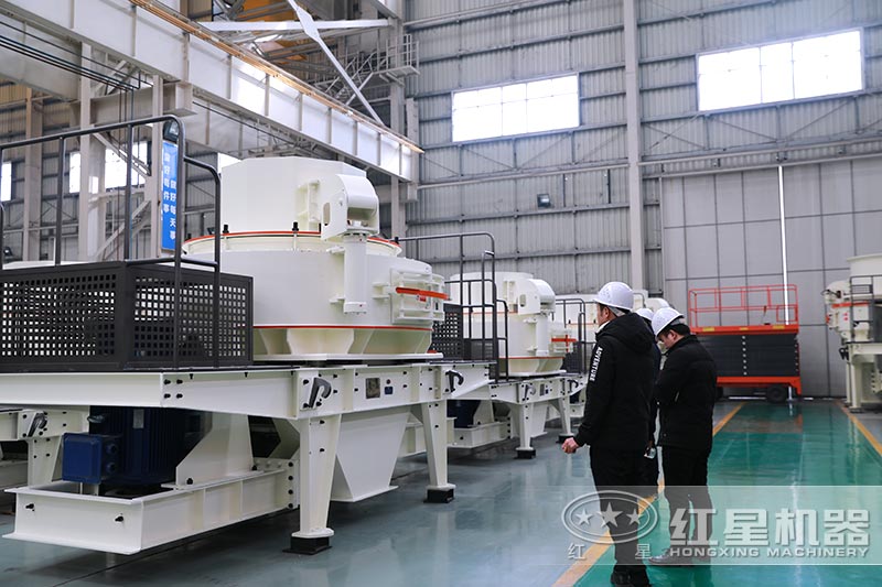 客戶(hù)來(lái)場(chǎng)參觀(guān)制砂機(jī)