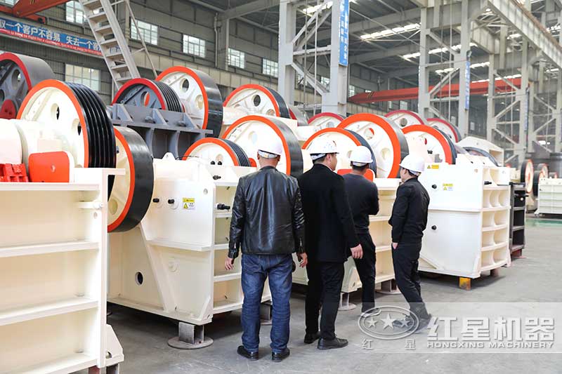 我公司生產(chǎn)的顎式破碎機(jī)有很多型號(hào)