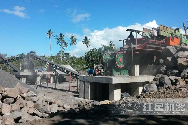 玄武巖破碎現(xiàn)場(chǎng)用顎破加圓錐破