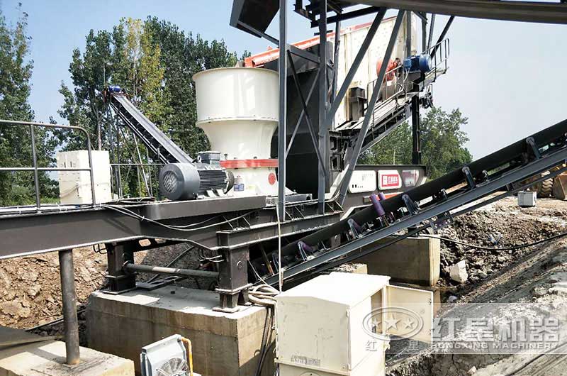 武漢移動(dòng)單缸圓錐破碎機(jī)安裝現(xiàn)場