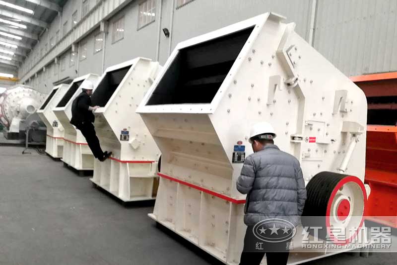 客戶(hù)來(lái)廠考察大型反擊式破碎機(jī)