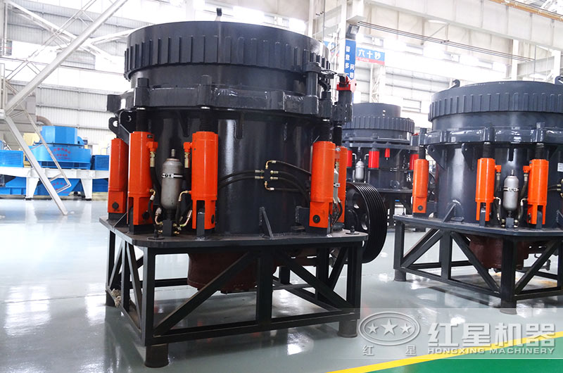 時產(chǎn)300噸全液壓圓錐破碎機(jī)