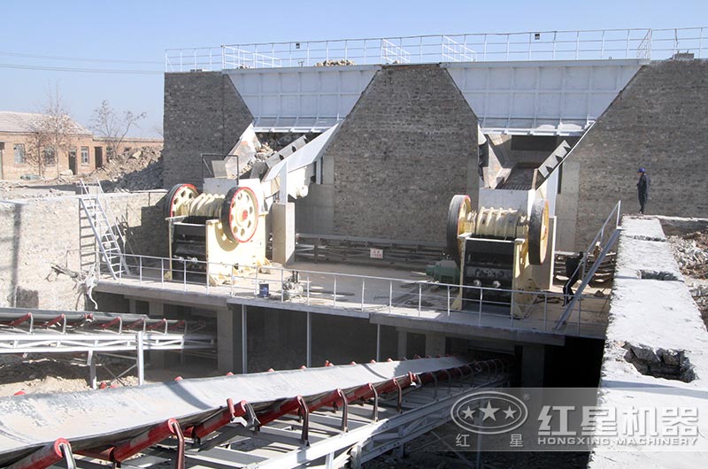 石子生產(chǎn)線現(xiàn)場(chǎng)1-顎破機(jī)