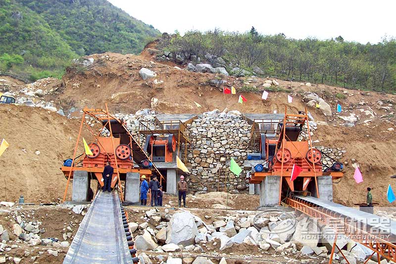 該現(xiàn)場使用細(xì)顎式破碎機(jī)作為中碎設(shè)備