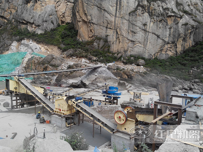 巖石制砂現(xiàn)場(chǎng)