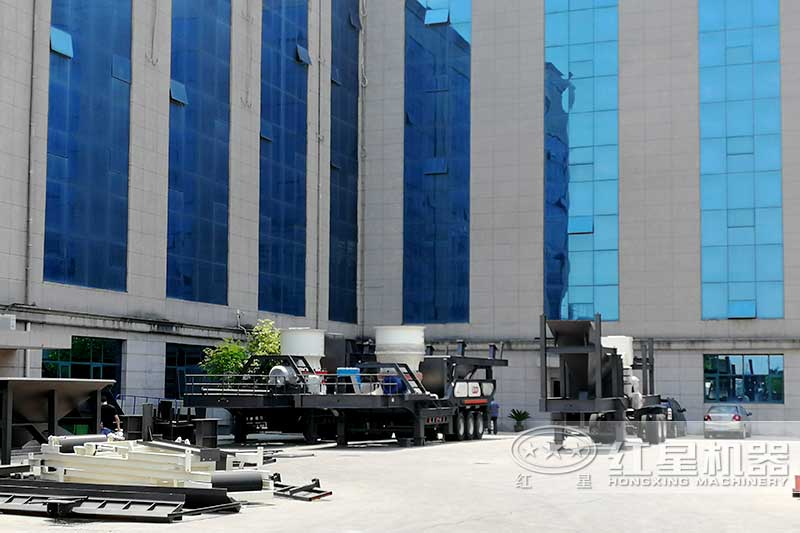 移動圓錐破碎機(jī)