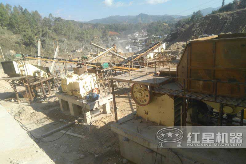 青石子加工生產(chǎn)線現(xiàn)場(chǎng)