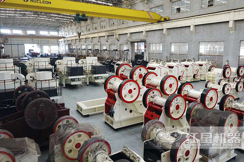 時產(chǎn)300噸左右的制砂機設(shè)備堆滿車間