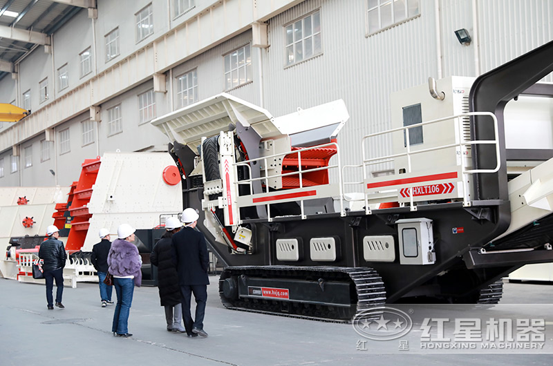 客戶來(lái)廠考察移動(dòng)制砂機(jī)