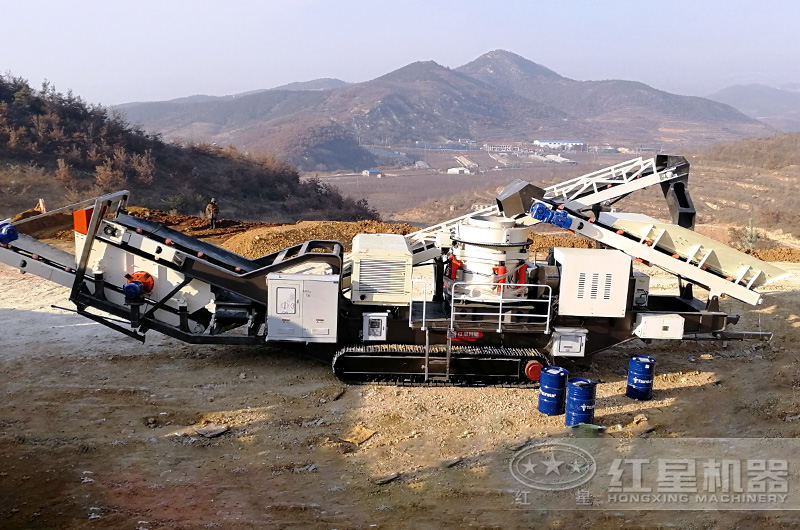 圓錐破履帶式移動制砂生產(chǎn)現(xiàn)場