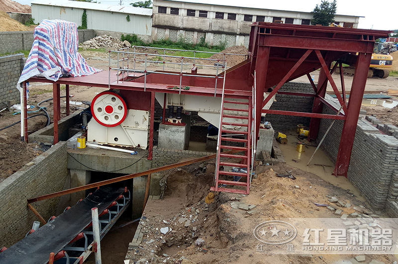 顎式破碎機設備現(xiàn)場