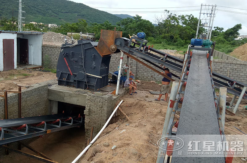 反擊式破碎機設備現(xiàn)場