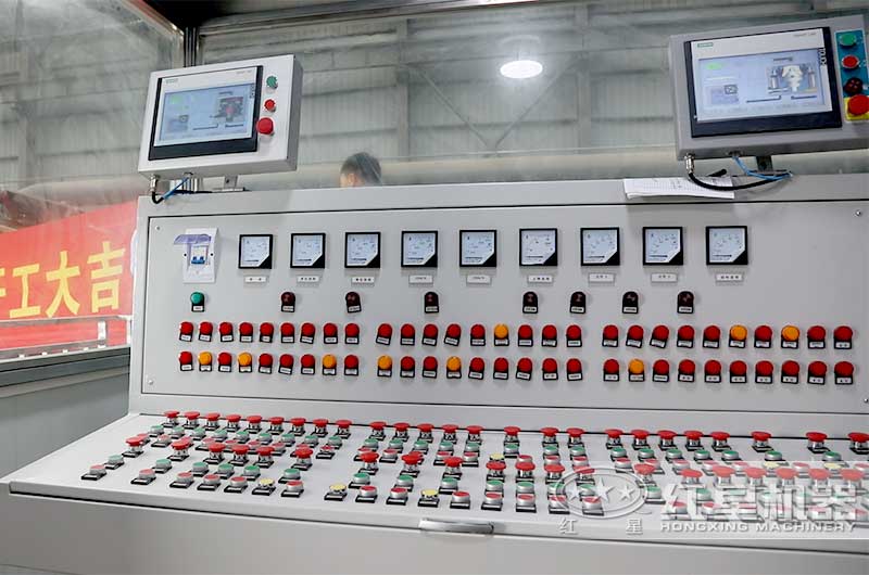 集中控制室操作臺實(shí)拍