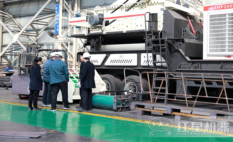 紅星用戶參觀設(shè)備中