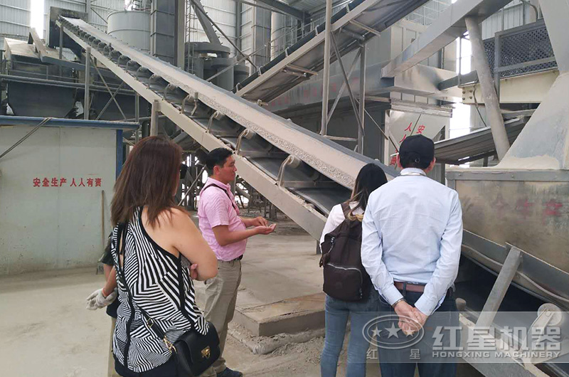 客戶參觀制砂生產現(xiàn)場