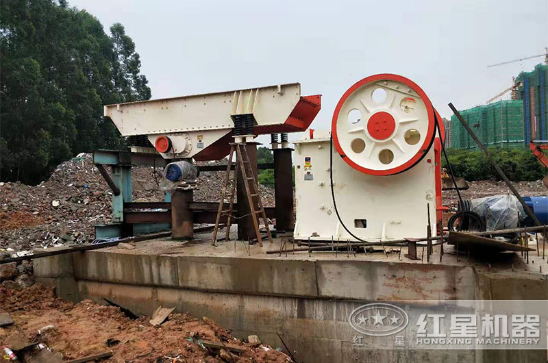 安徽時產(chǎn)150噸石灰石破碎生產(chǎn)線現(xiàn)場一