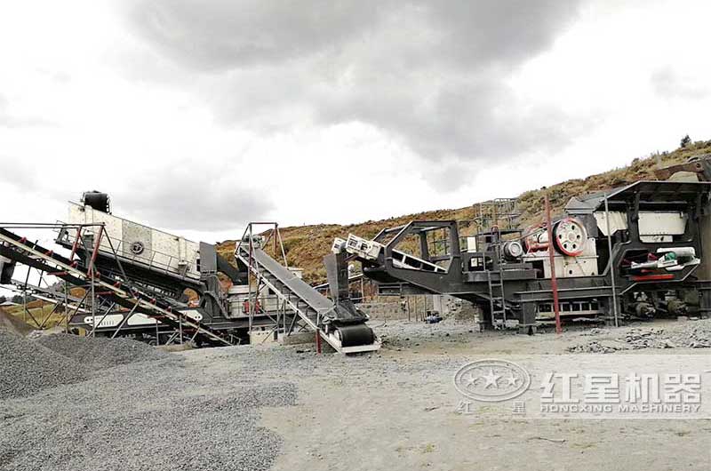 小型移動(dòng)砂石粉碎機(jī)現(xiàn)場實(shí)拍