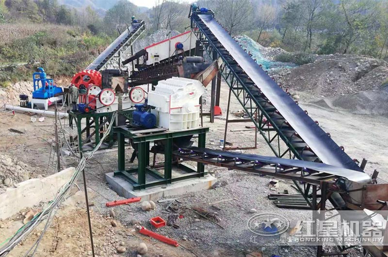 液壓開(kāi)箱制砂機(jī)現(xiàn)場(chǎng)實(shí)拍