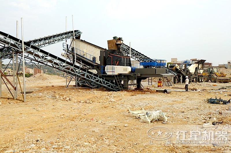 泉州輪胎移動(dòng)反擊破碎站現(xiàn)場