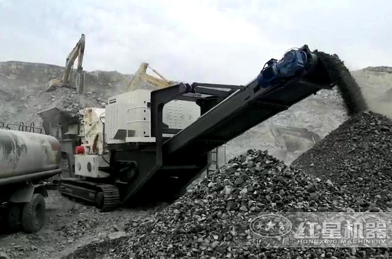 履帶移動(dòng)反擊破碎站現(xiàn)場