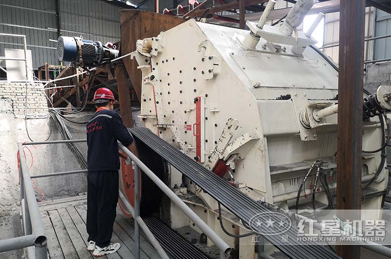 渦旋強力反擊式破碎機現(xiàn)場