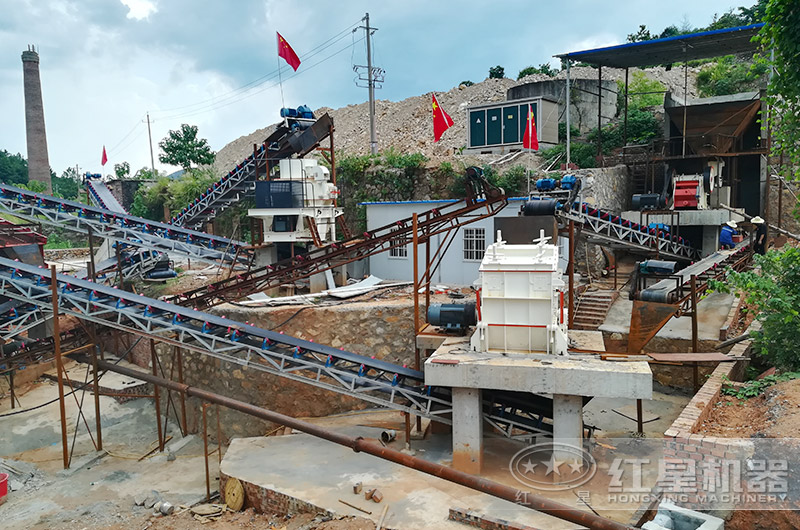 石頭破碎機(jī)加工現(xiàn)場(chǎng)