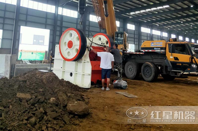 顎式破碎機現(xiàn)場安裝