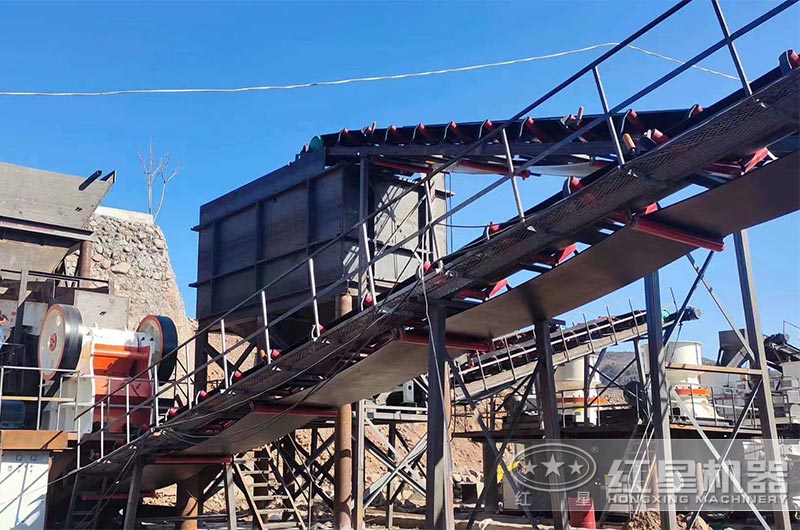 山東鄂式碎石機(jī)現(xiàn)場(chǎng)_破碎機(jī)多錢(qián)一臺(tái)