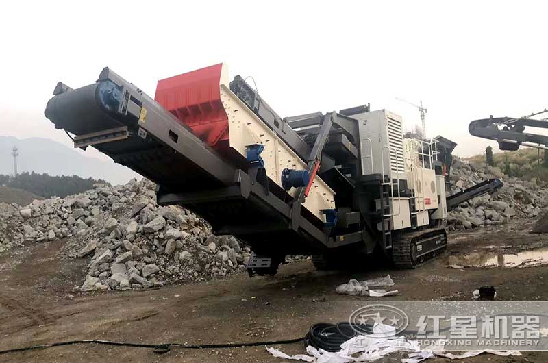 聯(lián)合式移動(dòng)破碎站作業(yè)現(xiàn)場