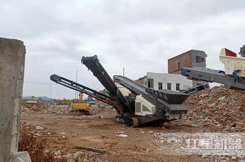 日產(chǎn)300方聯(lián)合式移動(dòng)破碎站現(xiàn)場
