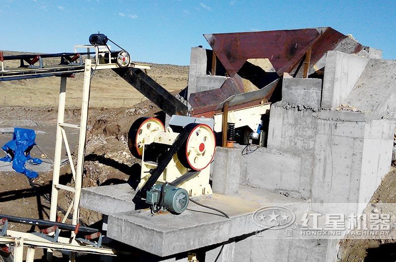 時產(chǎn)10噸小型顎破生產(chǎn)現(xiàn)場