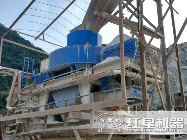 石灰?guī)r制砂機(jī)現(xiàn)場圖