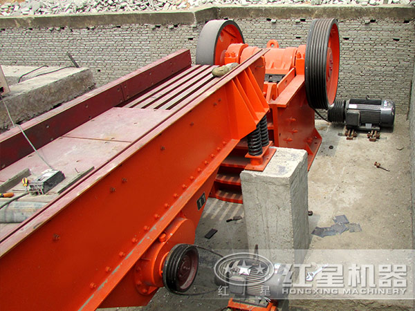 振動(dòng)給料機(jī)現(xiàn)場圖