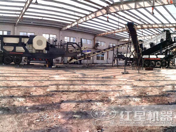移動式破碎機現(xiàn)場圖