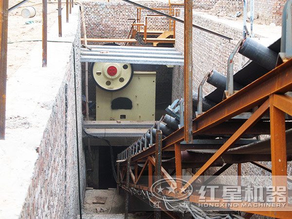 顎式破碎機(jī)試車(chē)現(xiàn)場(chǎng)