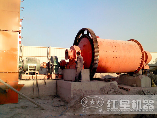 銀粉球磨機現(xiàn)場圖