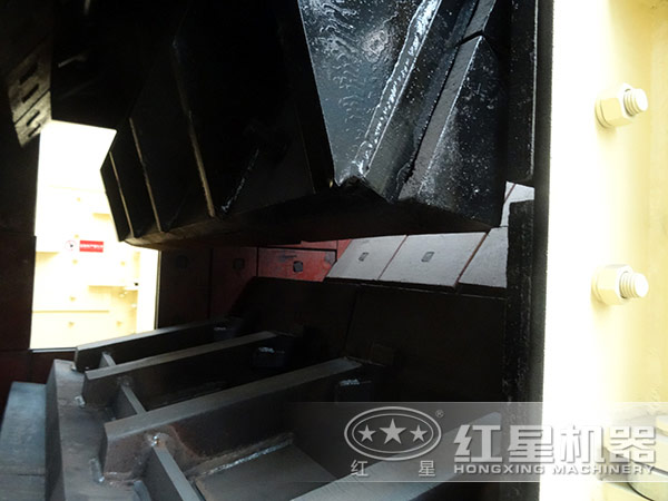反擊式破碎機內(nèi)部設(shè)計