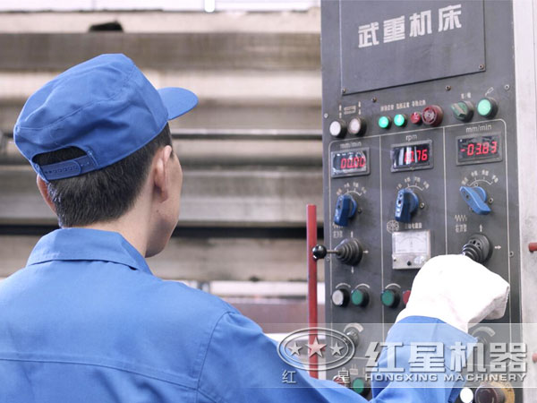 紅星技術人員操作現(xiàn)場圖